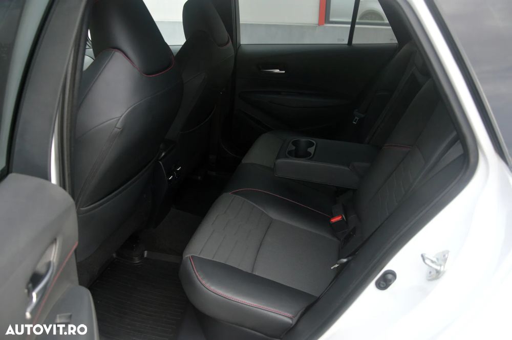 Toyota Corolla 1.8 HSD Exclusive GR Sport - 32