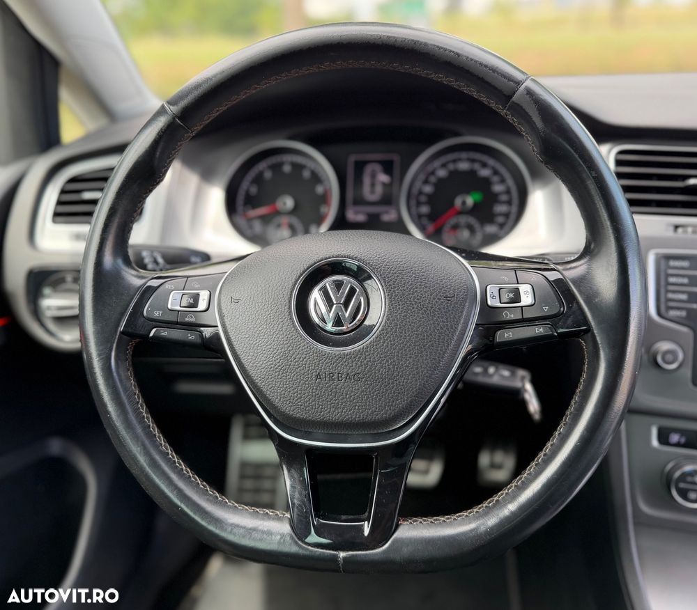 Volkswagen Golf 1.4 TSI BlueMotion Technology DSG Lounge - 12