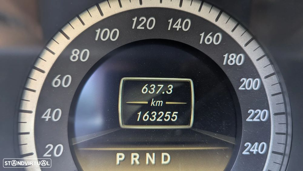 Mercedes-Benz E 220 CDI DPF BlueEFFICIENCY 7G-TRONIC Avantgarde - 10