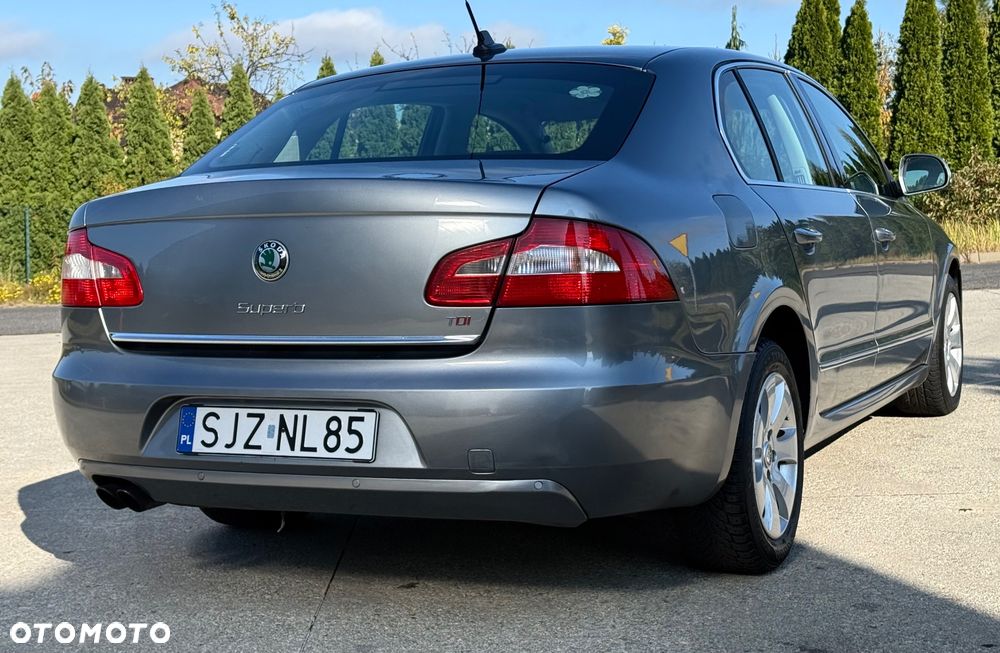 Skoda Superb 2.0 TDI DSG Exclusive - 8