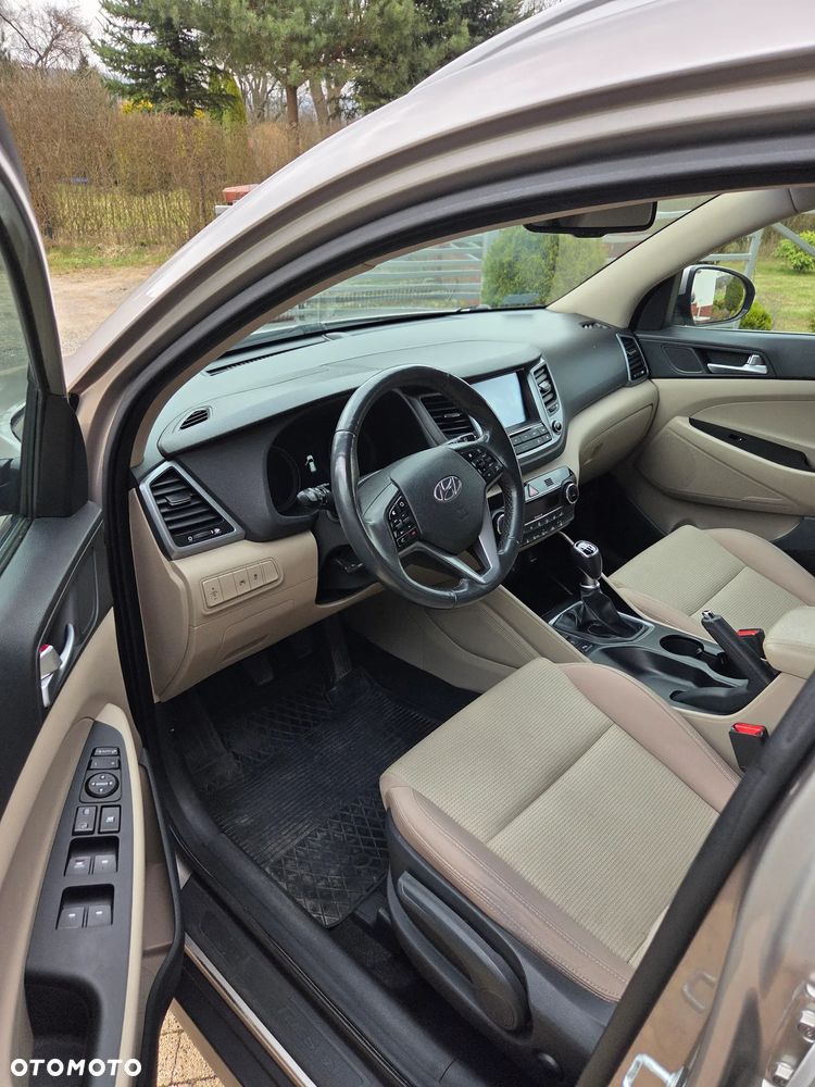 Hyundai Tucson 1.7 CRDI BlueDrive Style 2WD - 16