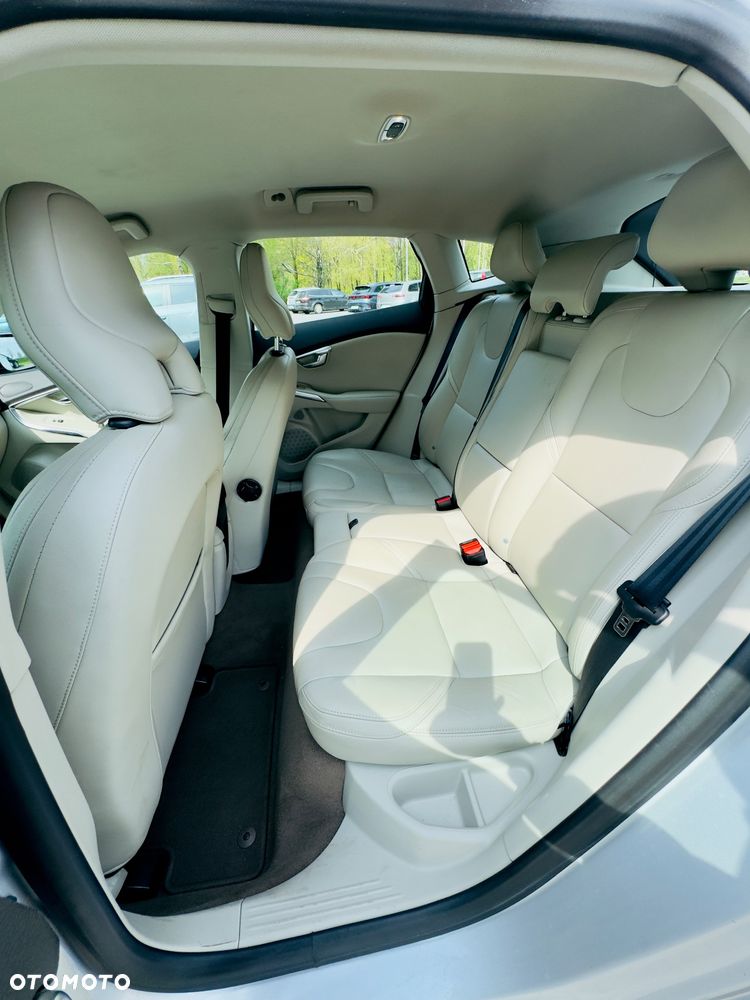 Volvo V40 - 18