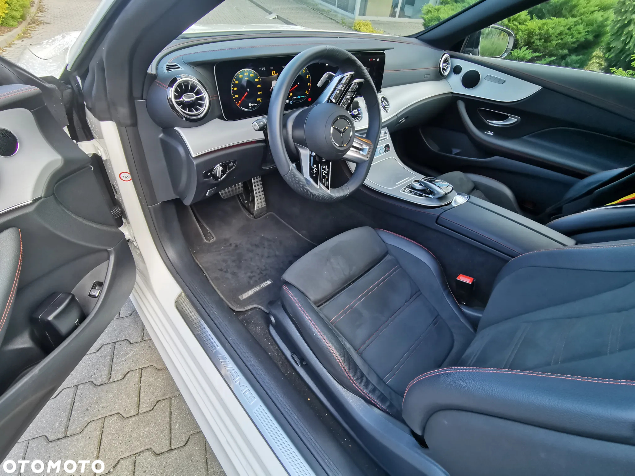 Mercedes-Benz Klasa E AMG 53 4Matic+ Cabrio AMG Speedshift TCT-9G - 13