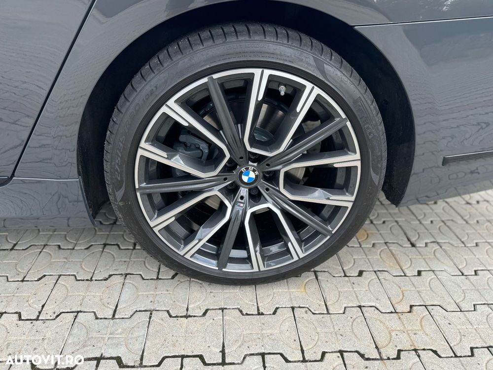 BMW Seria 7 745e - 32