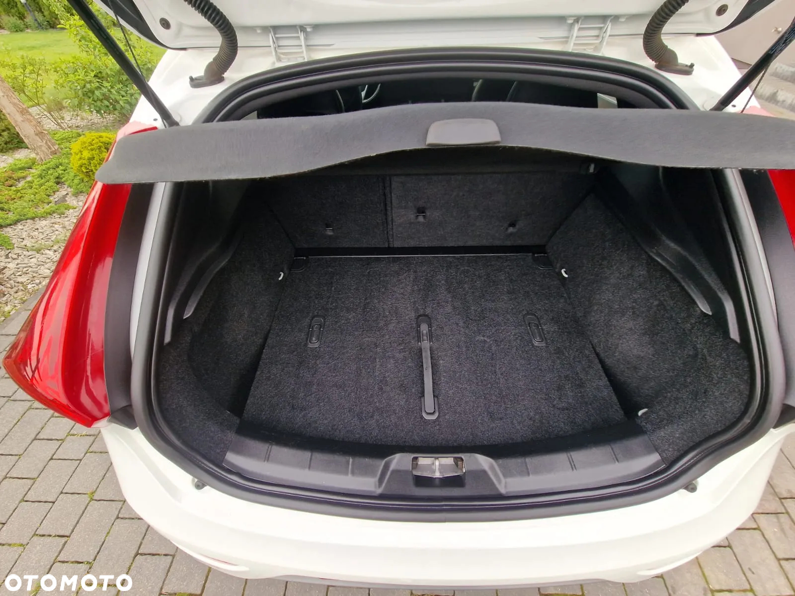 Volvo V40 D3 Geartronic RDesign - 30