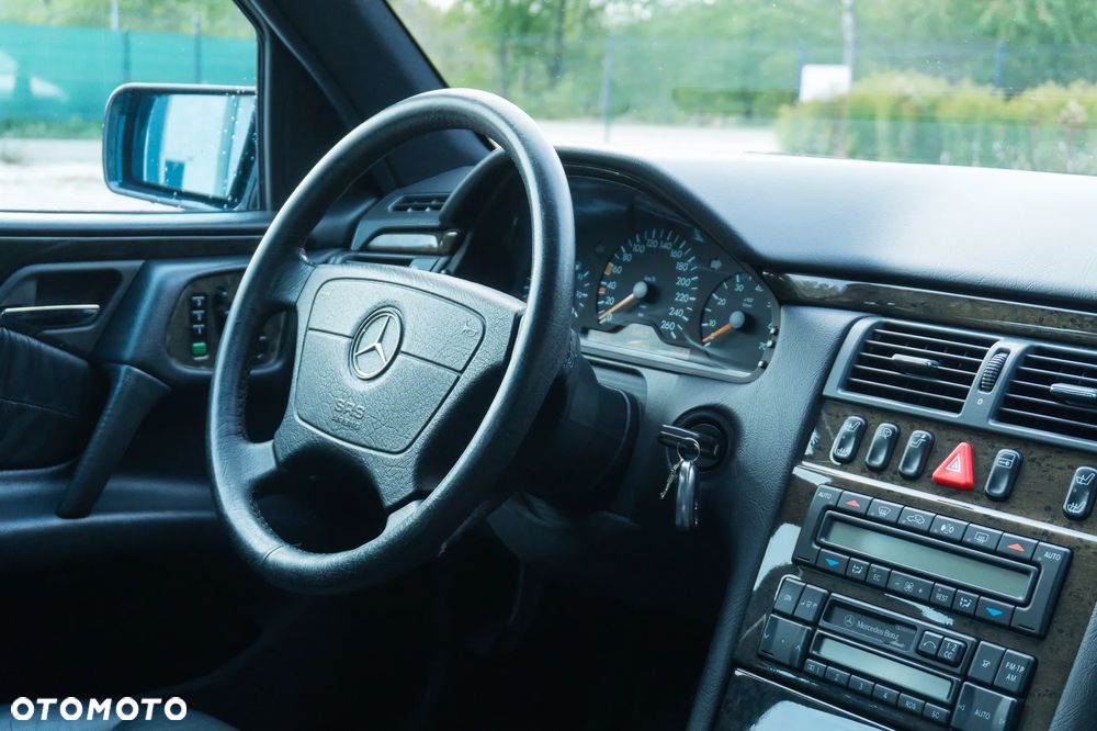 Mercedes-Benz Klasa E 420 Avantgarde - 37