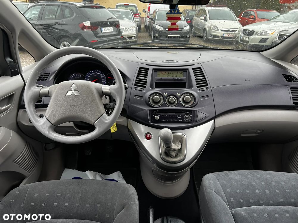Mitsubishi Grandis 2.4 Intense - 6