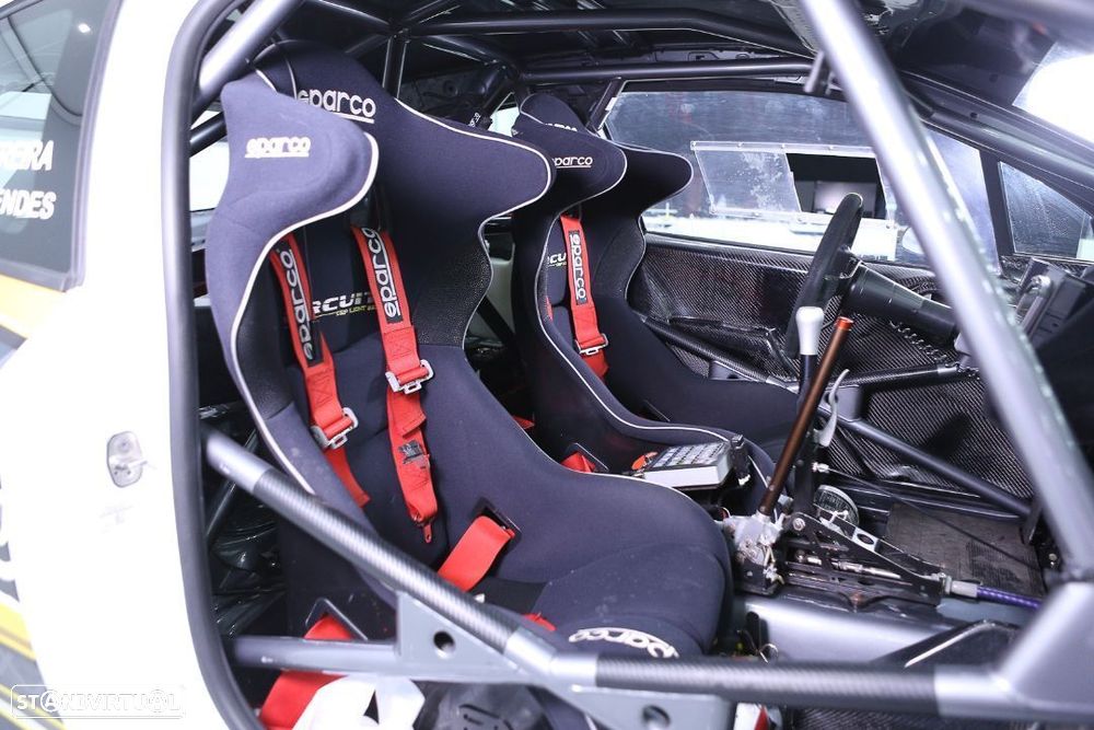 Peugeot 208 - 37