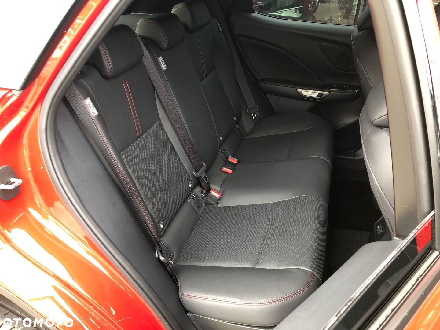 Lexus LBX 1.5 Hybrid Emotion - 28