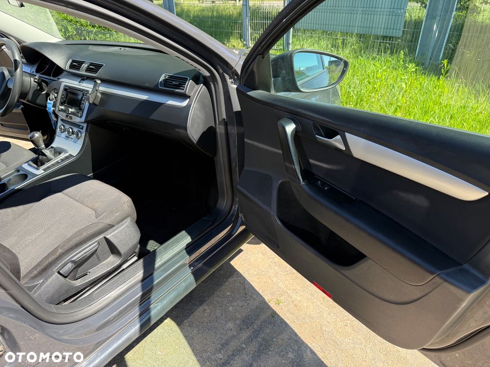 Volkswagen Passat 2.0 TDI BlueMotion Technology Comfortline - 10
