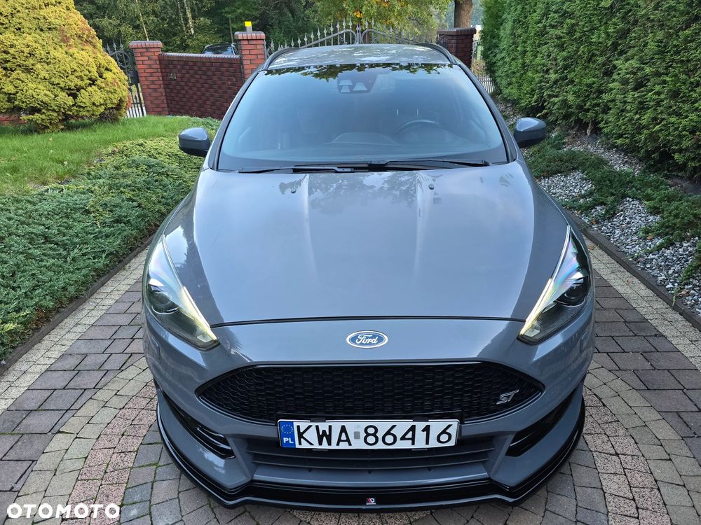 Ford Focus Turnier 2.0 EcoBoost ST mit Leder-Sport-Paket - 1