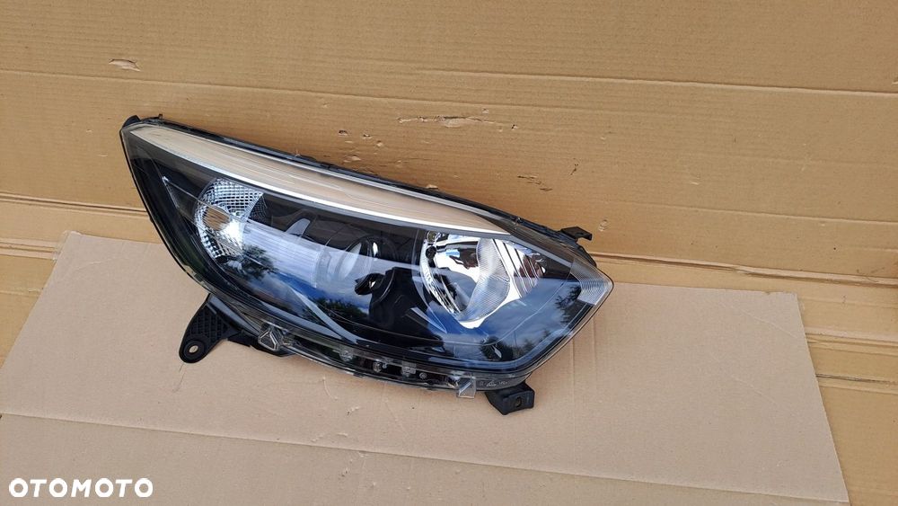 RENAULT CAPTUR 13- PRAWA LAMPA PRZÓD 130702444900 UŻYWANA CIEMNA - 2