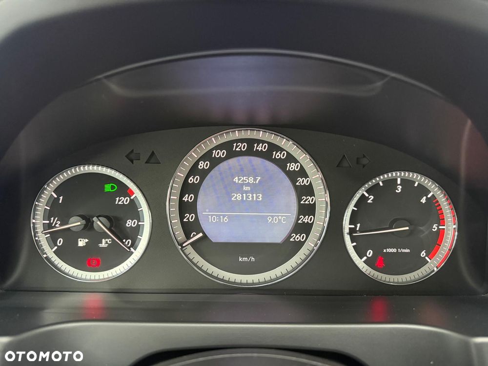 Mercedes-Benz Klasa C 220 CDI DPF (BlueEFFICIENCY) Elegance - 17