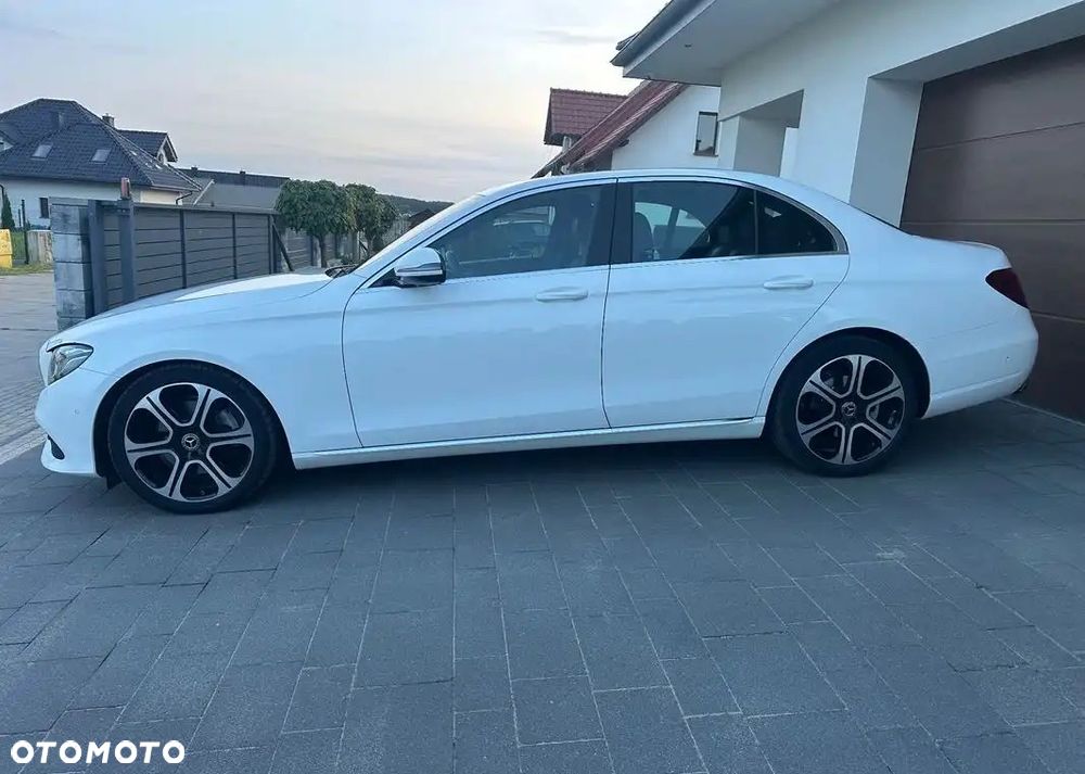 Mercedes-Benz Klasa E 220 d 4-Matic 9G-TRONIC - 3