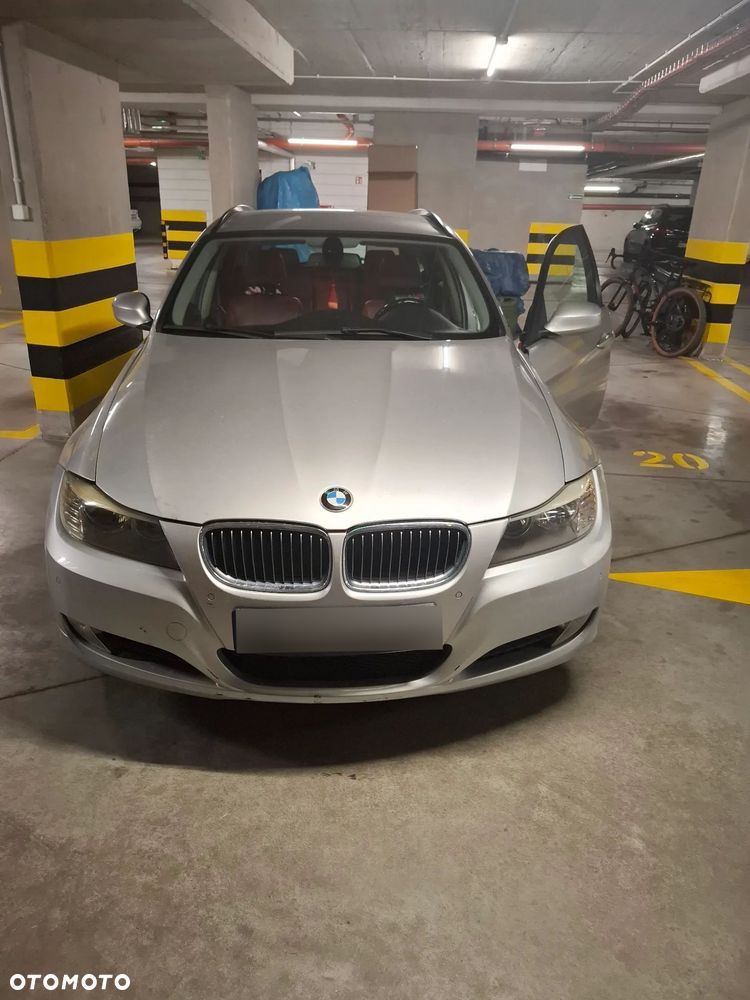 BMW 318D 2010 photo 2