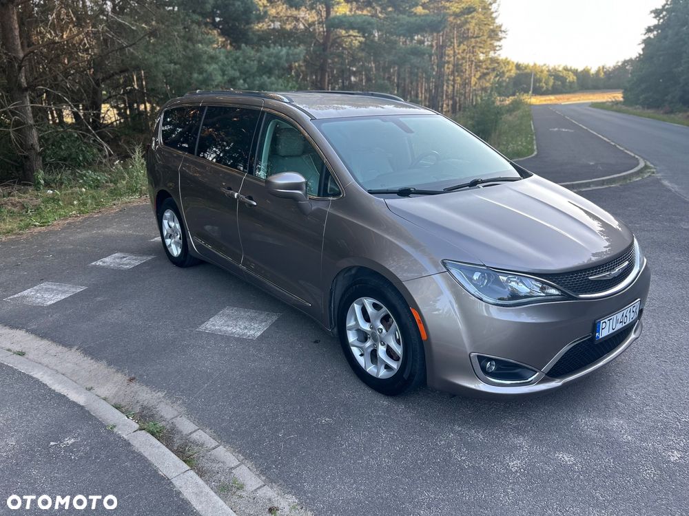Chrysler Pacifica - 4