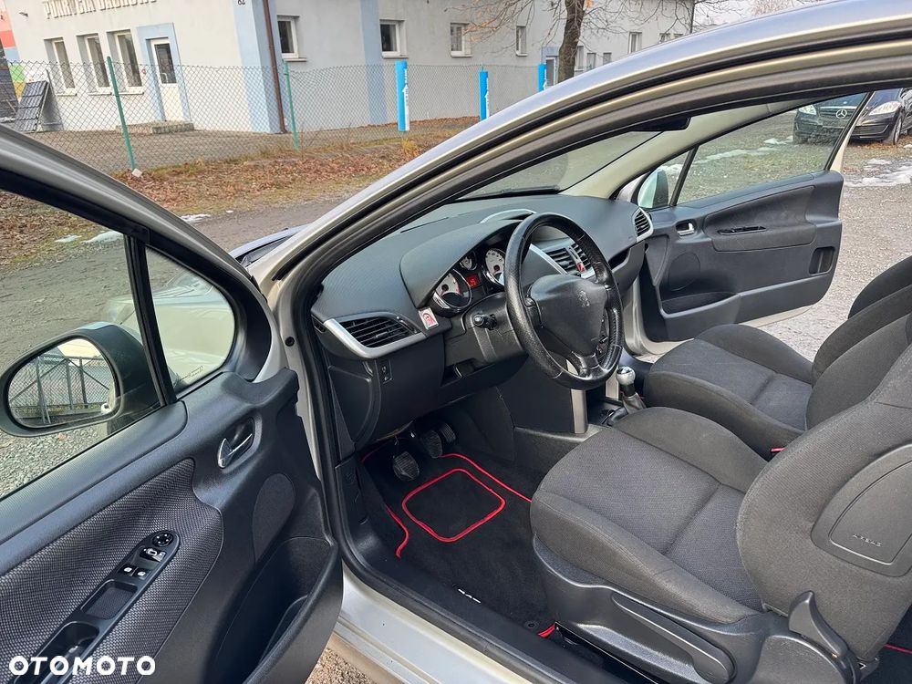 Peugeot 207 - 18