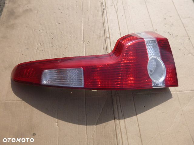 LAMPA PRAWY TYŁ PRAWA TYLNA VOLVO V50 04-07 - 1