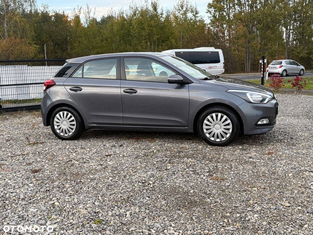 Hyundai i20 blue 1.2 Trend - 6