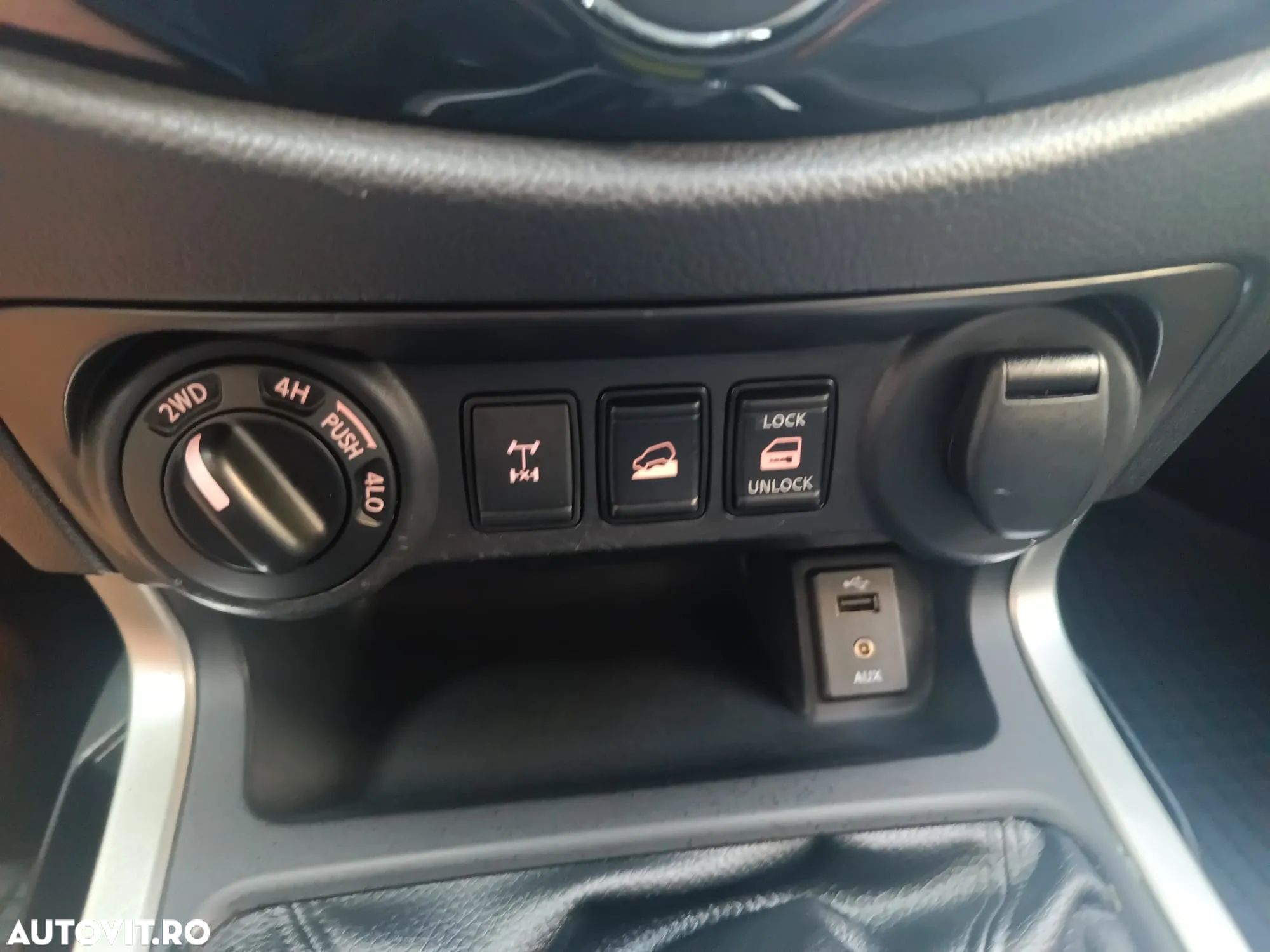 Nissan Navara 2.3 dCi Bi Turbo Double Cab N-Connecta - 12