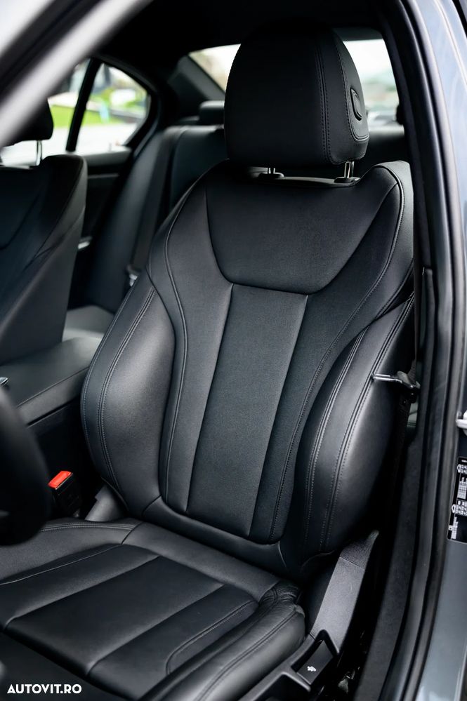 BMW Seria 3 330i AT - 24