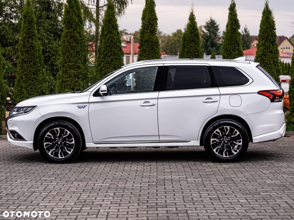 Mitsubishi Outlander 2.0 4WD Plug-In Hybrid Plus - 7