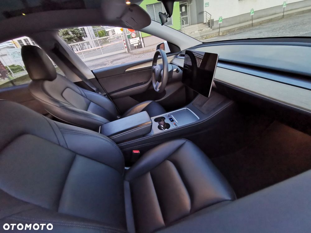 Tesla Model Y Standard - 12