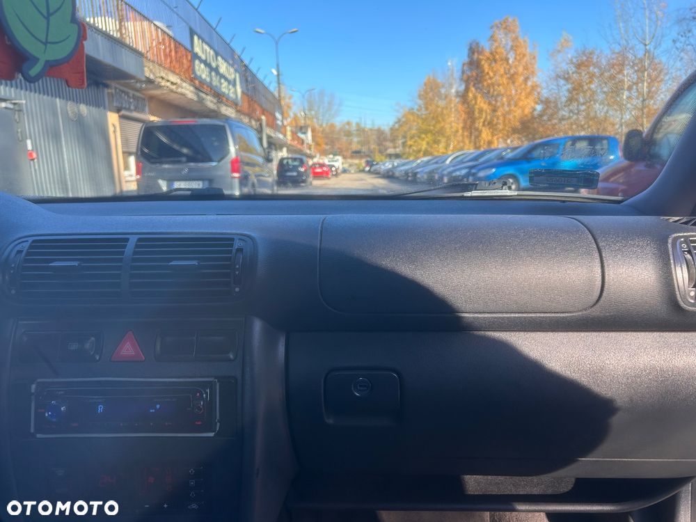 Audi A3 3-drzwiowe 1.6 Attraction - 10