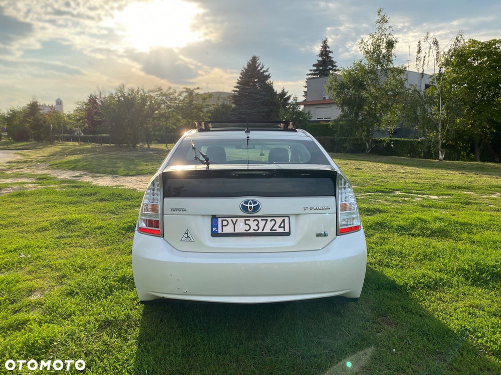 Toyota Prius (Hybrid) Executive - 9