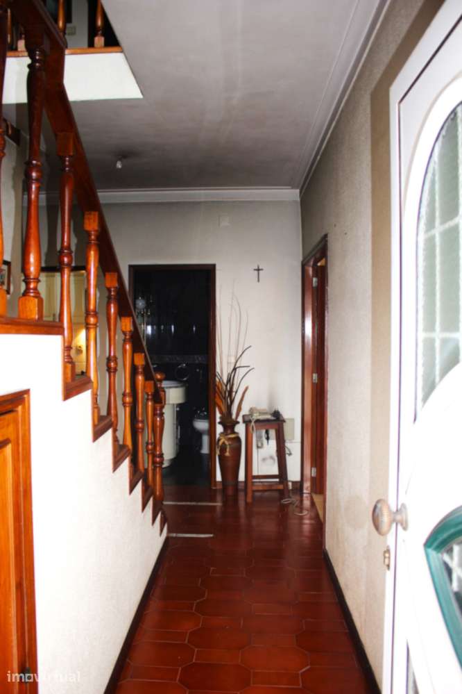 Moradia T3 com garagem, jardim e excelente localização - Grande imagem: 4/33