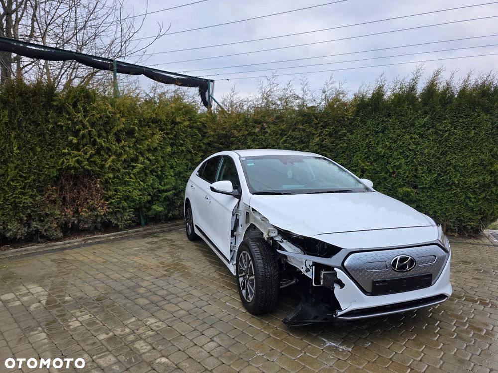 Hyundai IONIQ - 3
