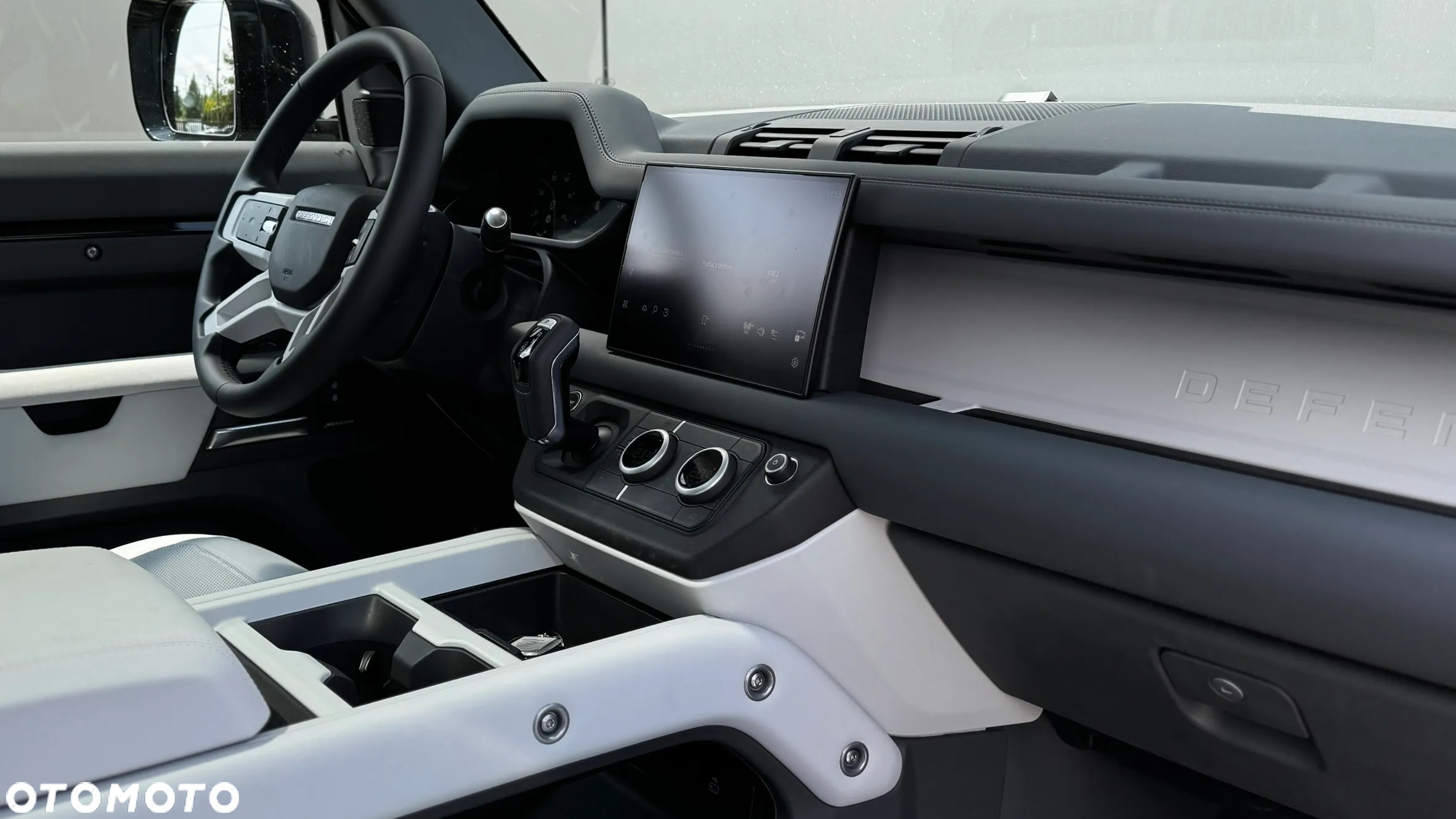Land Rover Defender 110 2.0 D240 SE - 14