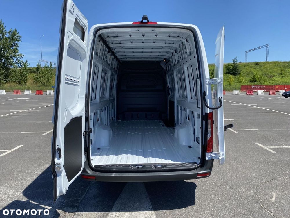 Mercedes-Benz Sprinter - 20