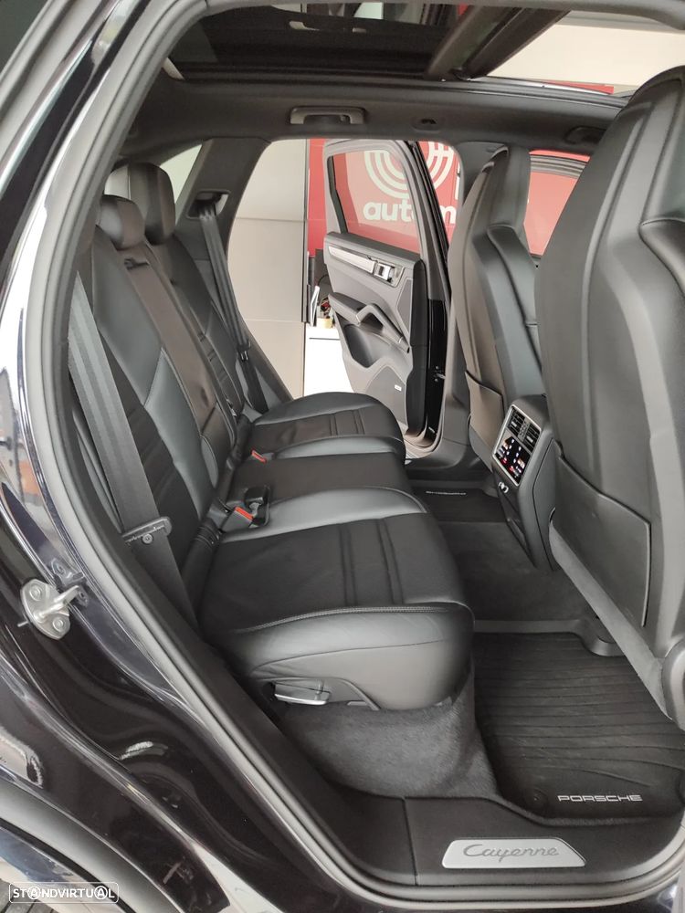 Porsche Cayenne - 15