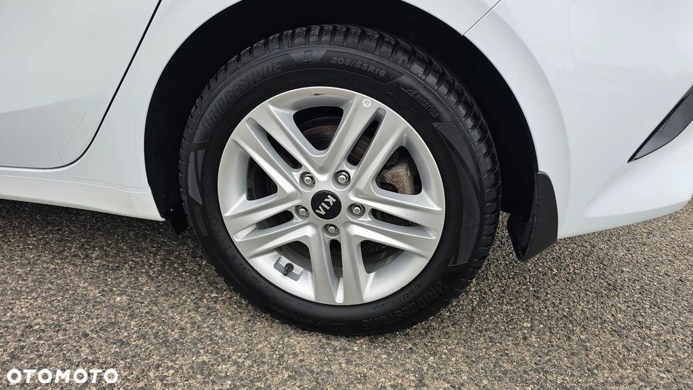 Kia Ceed 1.6 CRDi mHEV M - 9