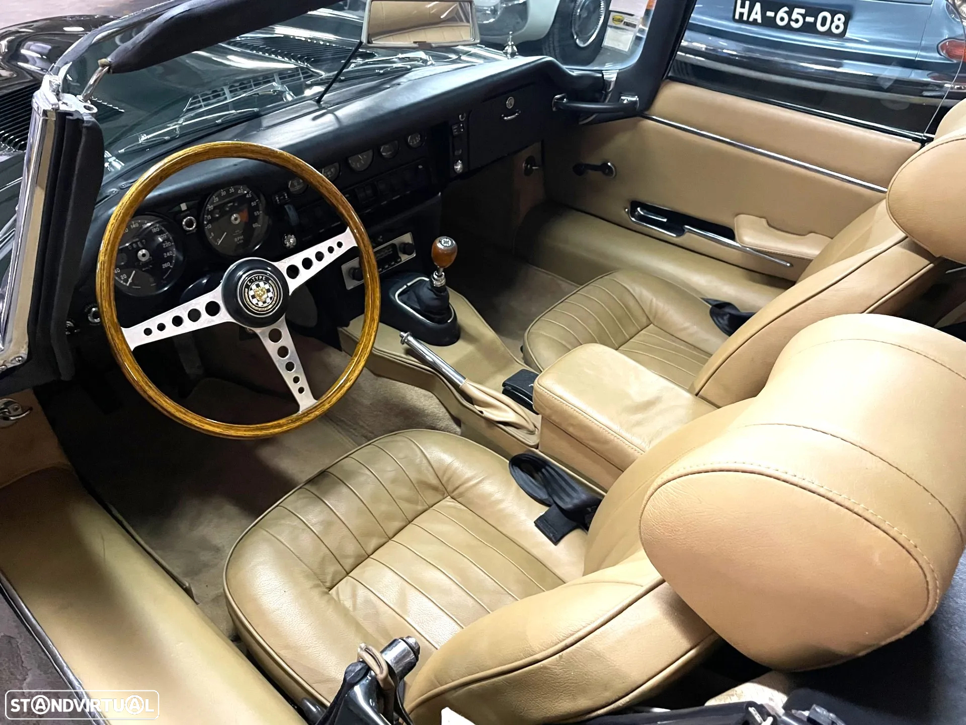 Jaguar E-Type - 11