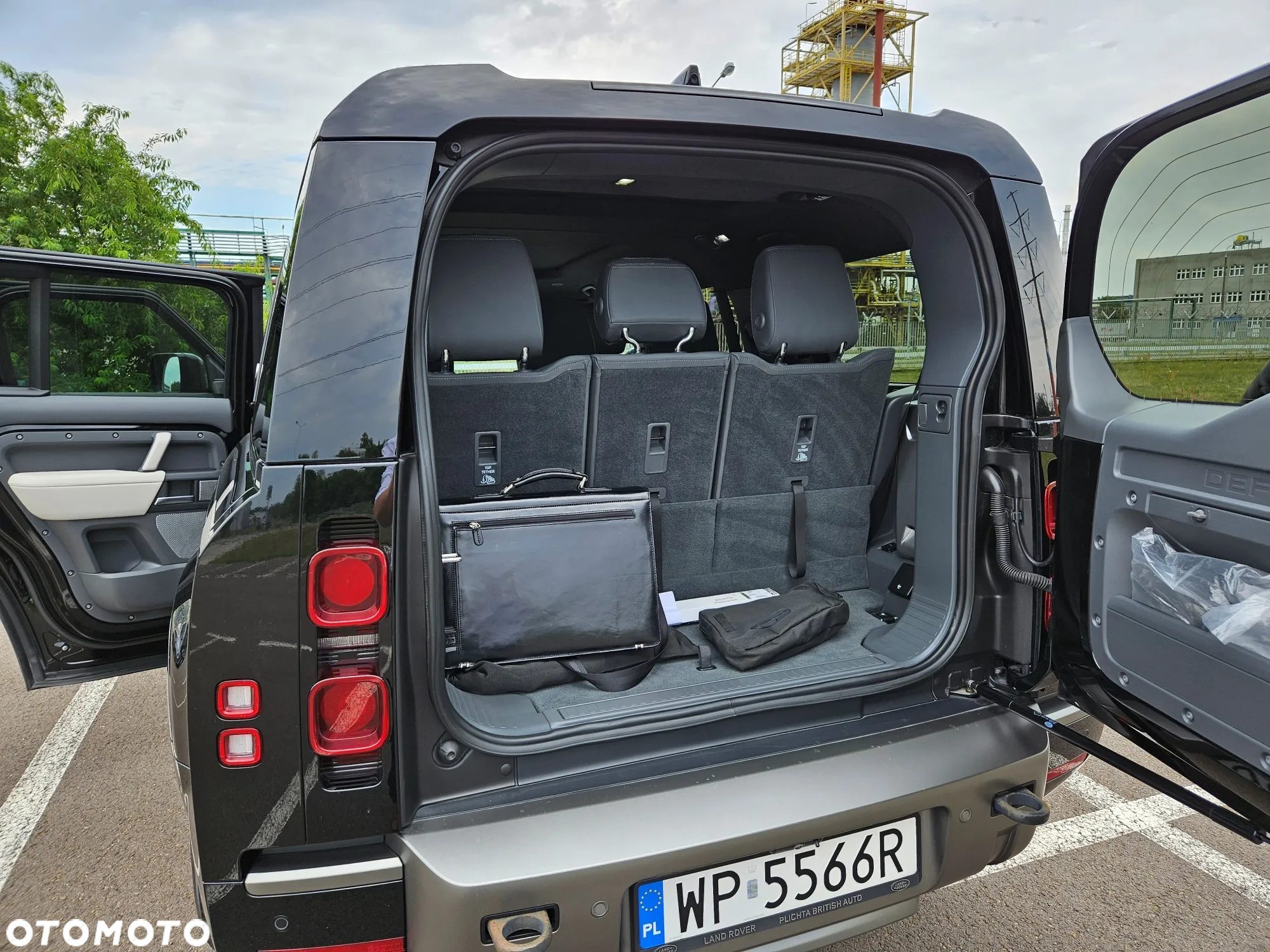 Land Rover Defender 130 3.0 D300 mHEV X-Dynamic HSE - 12