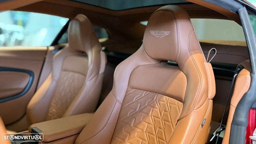 Aston Martin Vanquish V12 - 21
