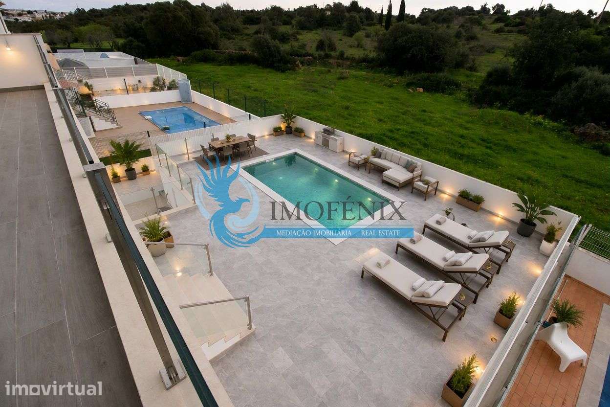 Exclusiva Moradia T3 Moderna com Piscina e Elevador – Albufeira