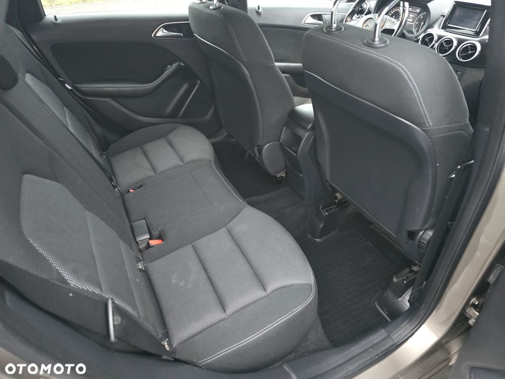 Mercedes-Benz Klasa B 180 d BlueEFFICIENCY Edition Style - 16