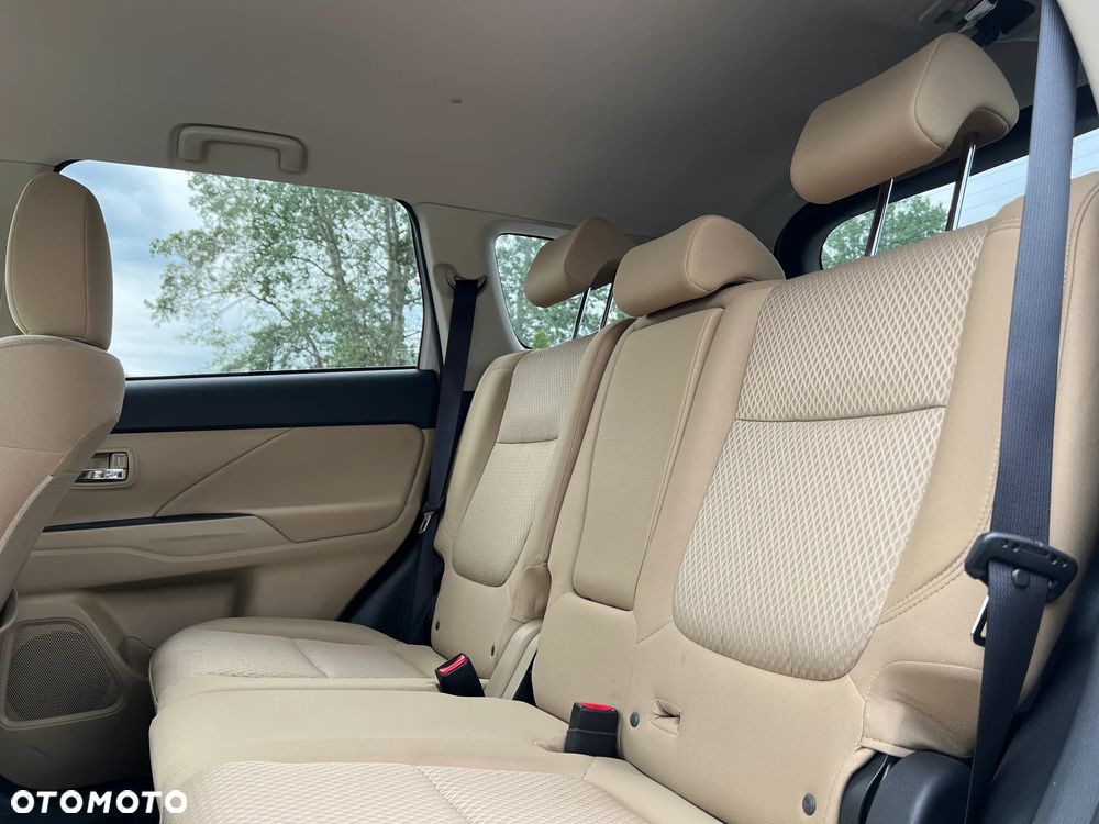 Mitsubishi Outlander - 26