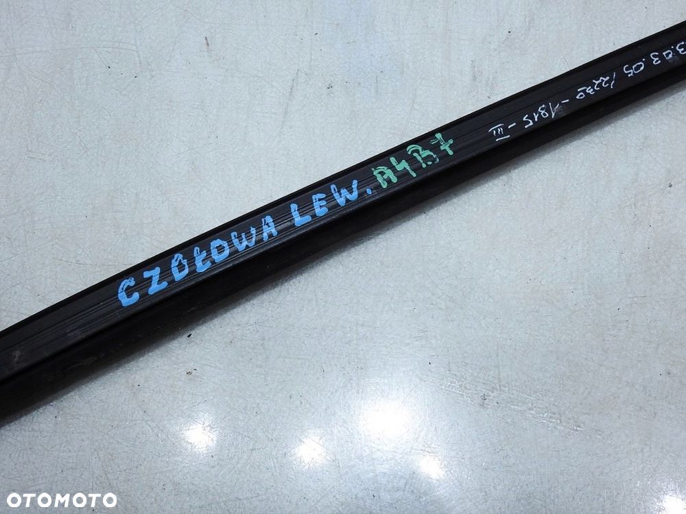 LISTWA SZYBY CZOŁOWEJ LEWA AUDI A4 B7 - 5