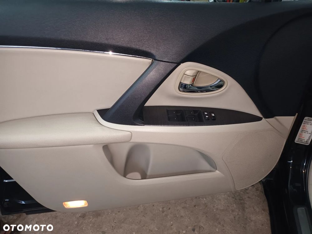 Toyota Avensis 1.8 Premium EU5 - 20