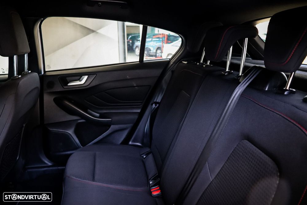 Ford Focus 1.5 TDCi ECOBlue ST-Line - 12