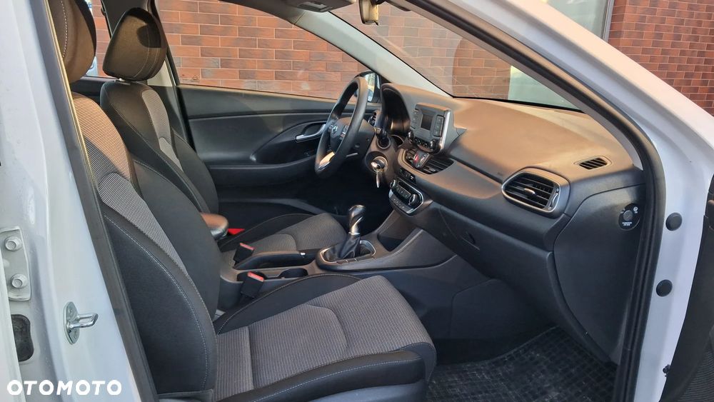 Hyundai i30 1.5 DPI Classic + - 13