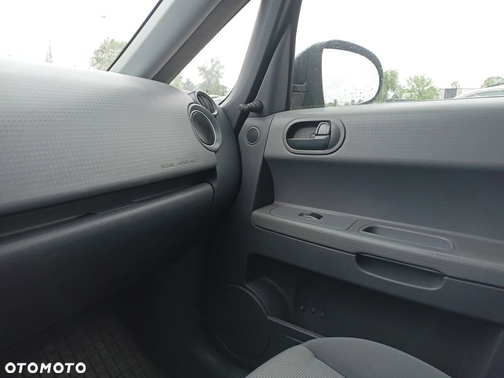 Mitsubishi Colt - 13