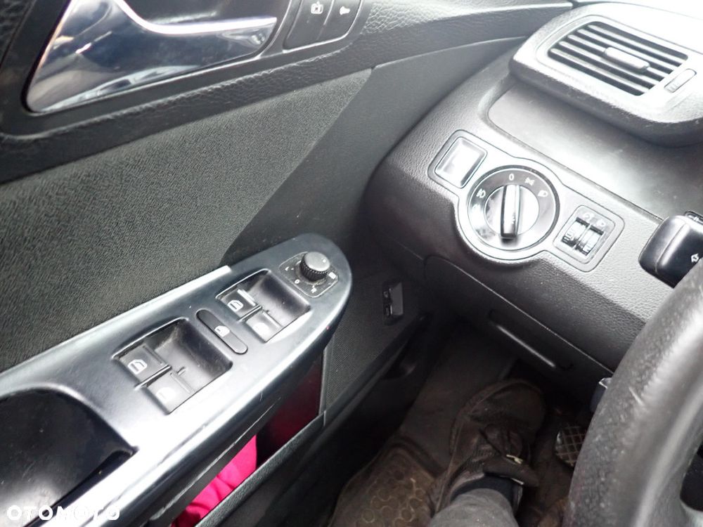 CZĘŚCI - Vw Passat B6 1,9 TDI 105KM BLS KOMBI 5B HNV lakier LA7T 2006r. INDEX - 9790 - 14