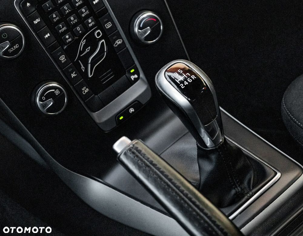 Volvo V40 T2 Drive-E Momentum - 23