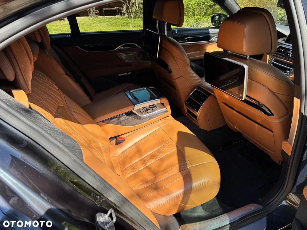 BMW Seria 7 750i xDrive - 10