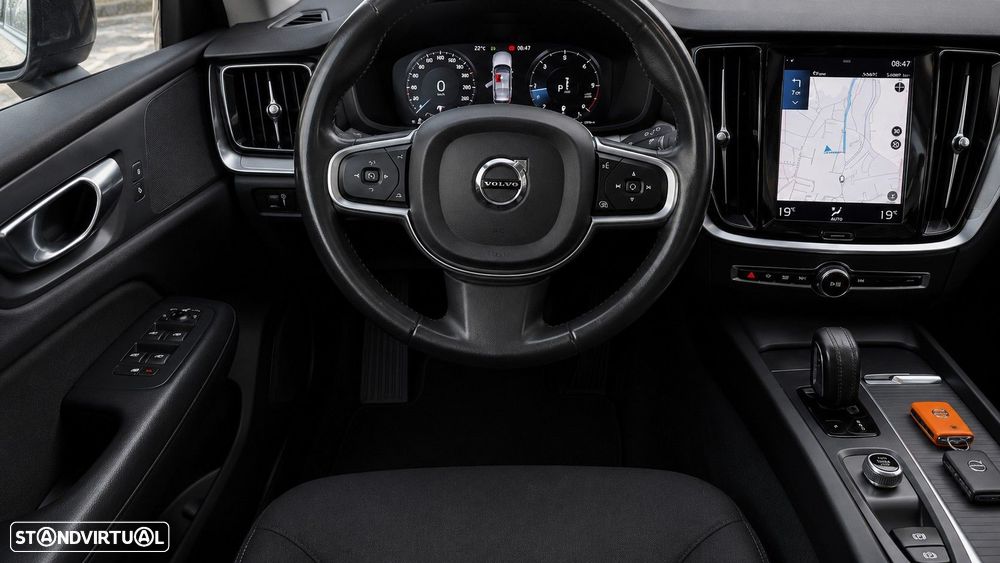 Volvo V60 2.0 B4 Momentum Geartronic - 22